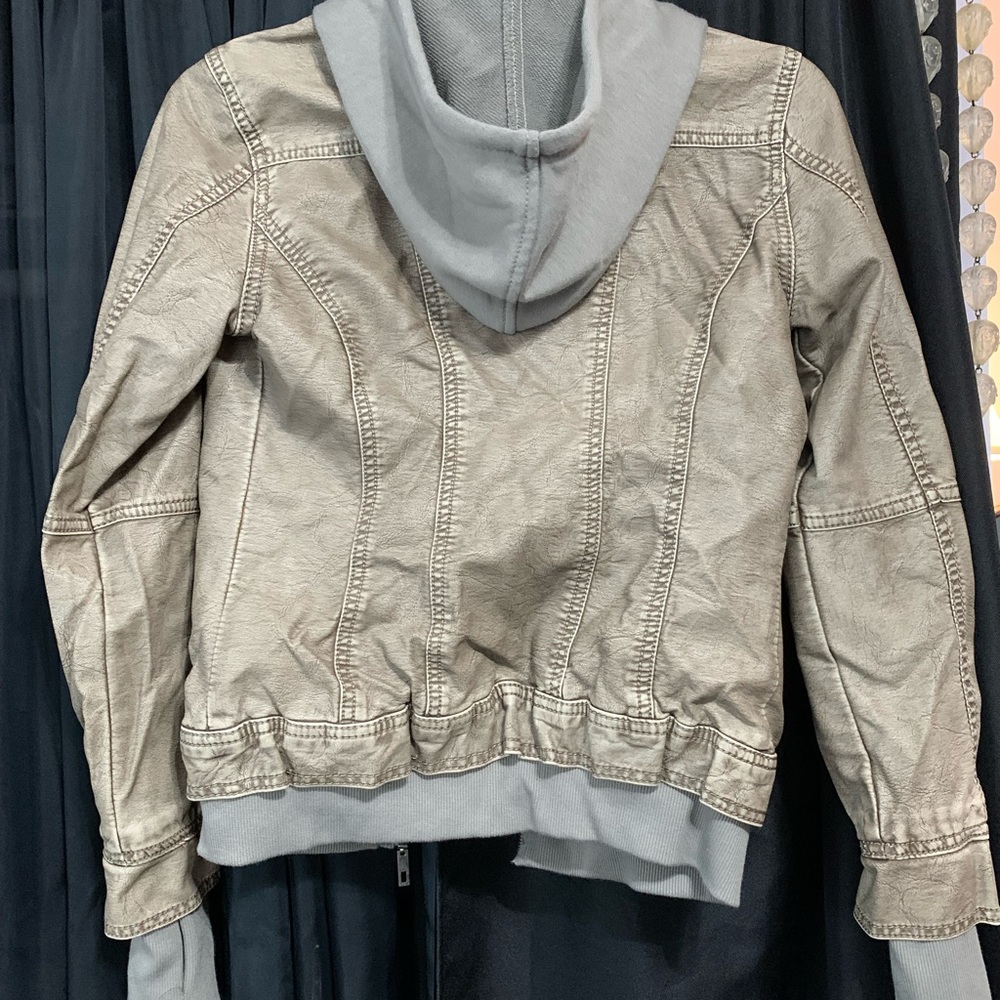 Jacket - Picture 4 of 10